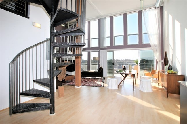 2x2 LOFT - Spiral Staircase