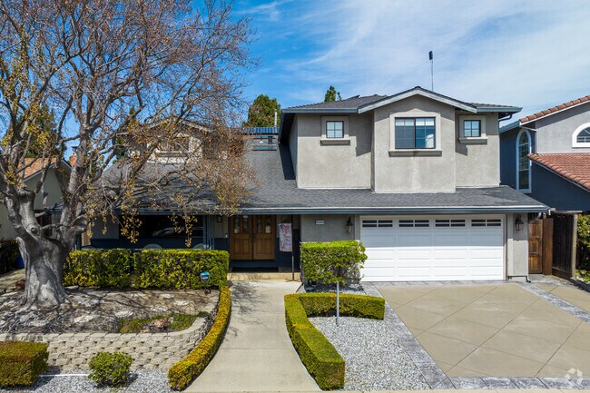 The median home price in Blacow is around $1 million.