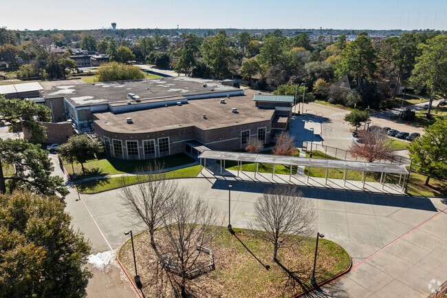 Navigate campus life seamlessly via Ponderosa Elementary School's alternate entrance.