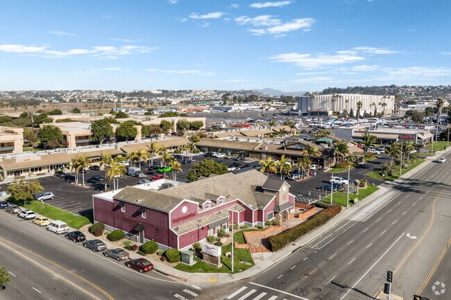 Find diverse shopping centers in San Diego's vibrant Midway District.