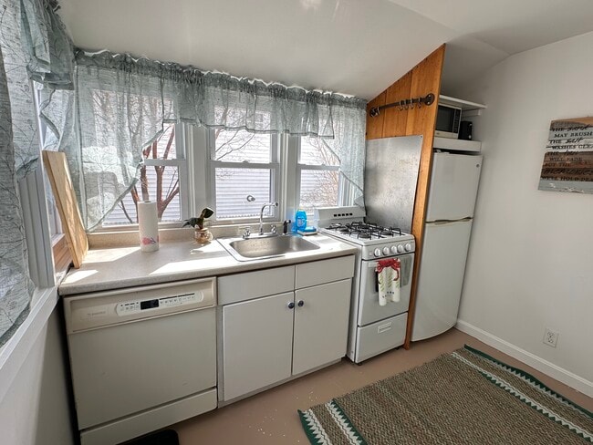 24 Myrtle Ln, South Portland, ME 04106 - photo 6