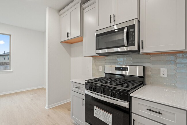 122 Dogvane Cir unit 36484780, Kyle, TX 78740 - photo 6