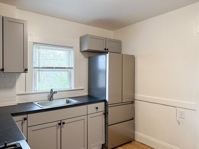 105 Chubbuck St unit 2, Quincy, MA 02169 - photo 2