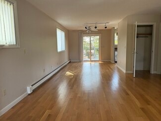 42 Fenwood Rd, Worcester, MA 01604