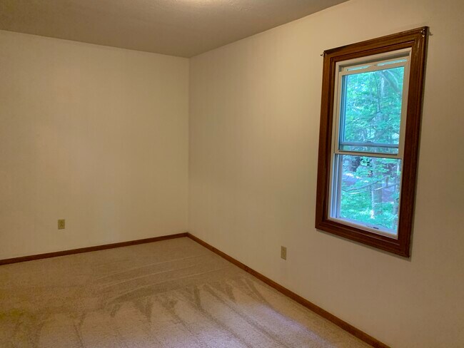 5211 Portage St NW unit Down stairs, North Canton, OH 44720 - photo 7