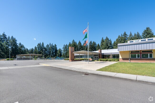 Evergreen Forest Elementary School has a 16:1 student-teacher ratio.
