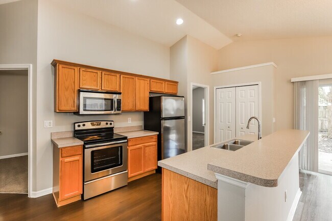 11722 Mango Cross Ct, Seffner, FL 33584 - photo 7