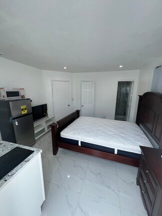 10444 SW 7th St, Miami, FL 33174