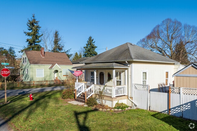 Older bungalows and cottages make up a lot of the immediate housing in the Stanwood area.