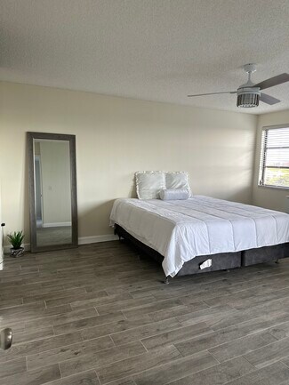 2240 N Cypress Bend Dr Unit Muriel, Pompano Beach, FL 33069