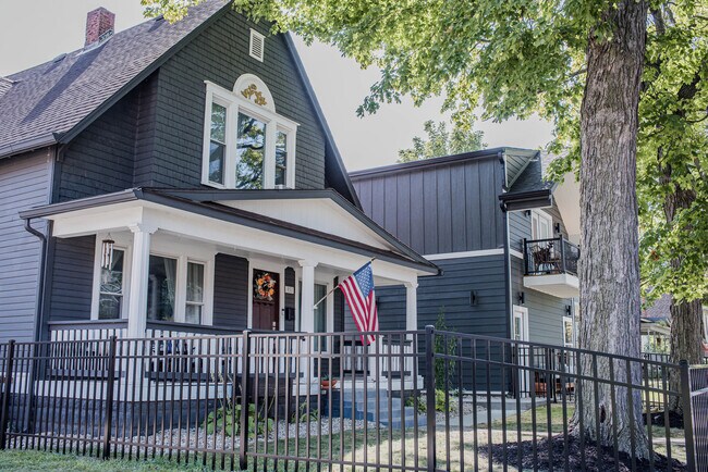 951 Tecumseh St unit B, Indianapolis, IN 46201 - photo 2