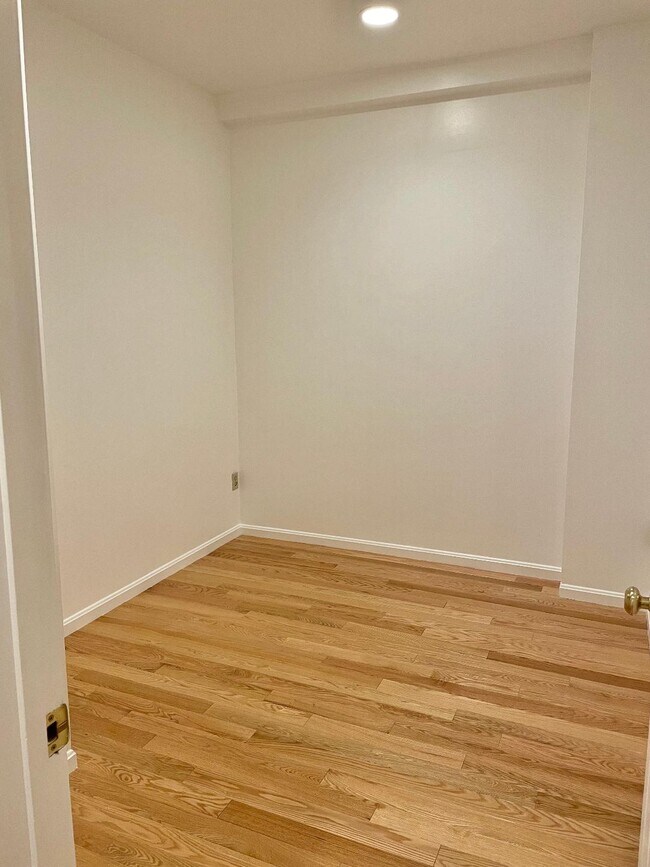 1077 Beacon St unit B, Brookline, MA 02446 - photo 7