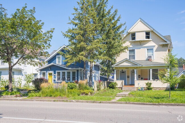Several styles of bungalows can be found in the Central neighborhood.