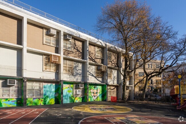 MS 353 Elijah Stroud Middle School welcomes Brooklyn students to a lifetime of learning.