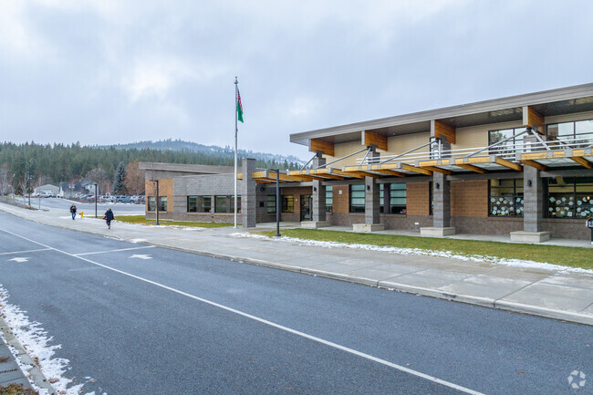 Ponderosa Elementary is located in a residential neighborhood.