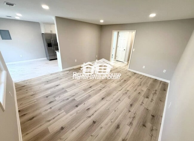 7101 W 69th St, Overland Park, KS 66204 - photo 3