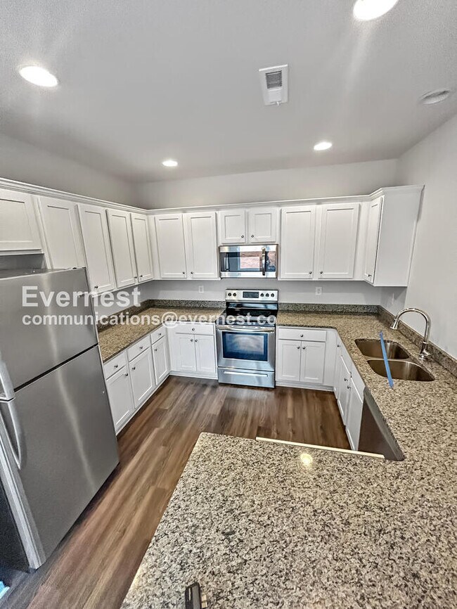 109 Big Bertha Dr, Statesville, NC 28677 - photo 2