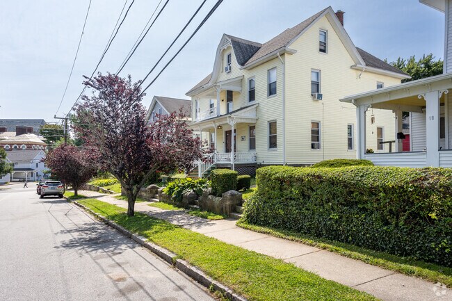 Explore the beautifully preserved Colonial homes in Downtown New London, CT.