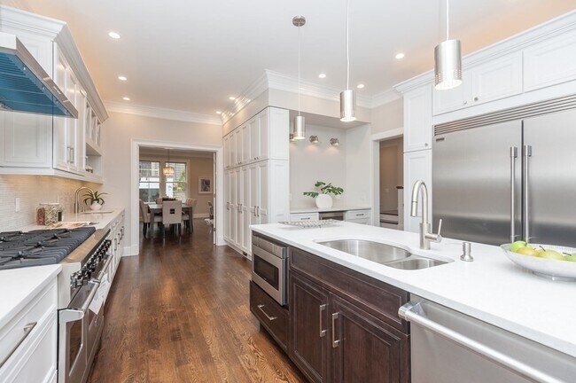 32 Winthrop Rd, Brookline, MA 02445 - photo 6