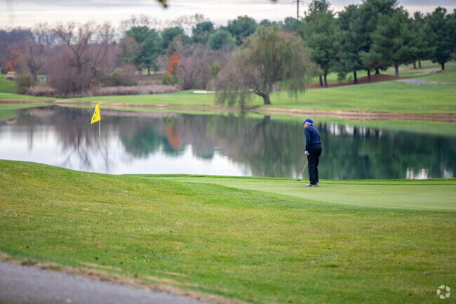 Houston Oaks Golf Course opened to Currentsville residents in 1996.