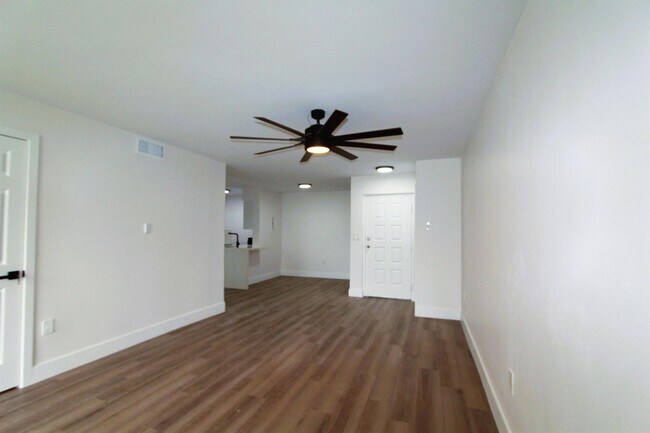 2890 N Oakland Forest Dr unit 103, Oakland Park, FL 33309 - photo 3