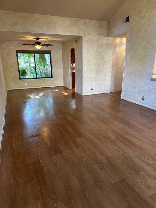 1101 Heatherview Dr, Oak Park, CA 91377 - photo 5