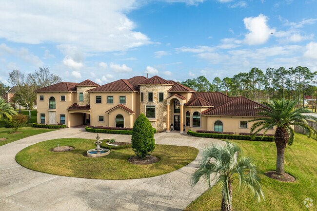 Friendswood boasts several large homes, which sit on multiple acre tracts of land.