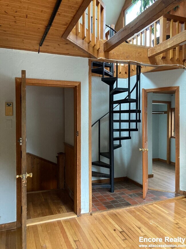 15 Radnor Rd unit 15 Radnor Road, Boston, MA 02135 - photo 4