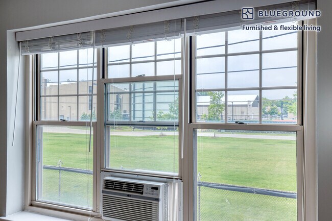 2752 Hampton Pkwy unit FL1-ID951, Evanston, IL 60201 - photo 4