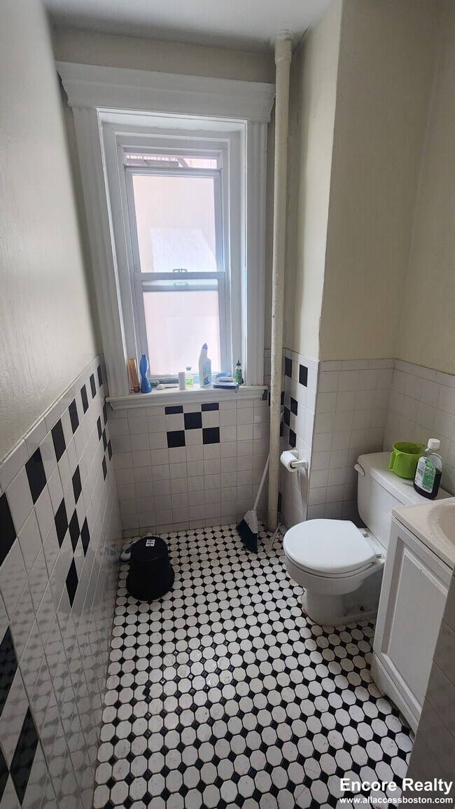 364 Riverway unit 16, Boston, MA 02115 - photo 4