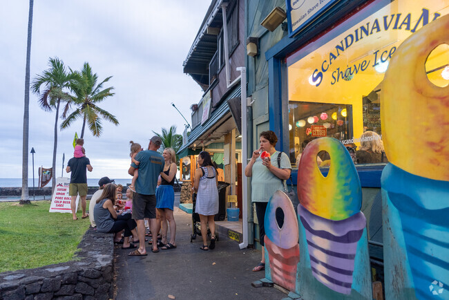 Tourists enjoy shopping in Kailua Kona's unique boutiques.