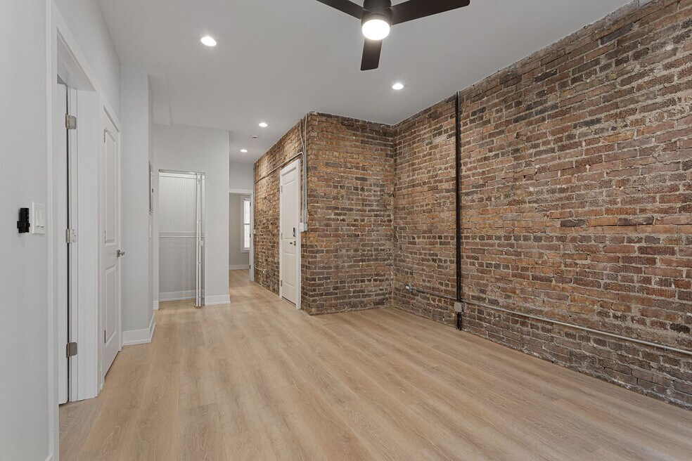 1902 W Morse Ave unit 2, Chicago, IL 60626 - photo 1
