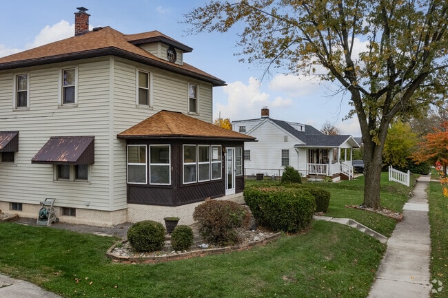Harvester Community has gorgeous Foursquare homes in Fort Wayne.