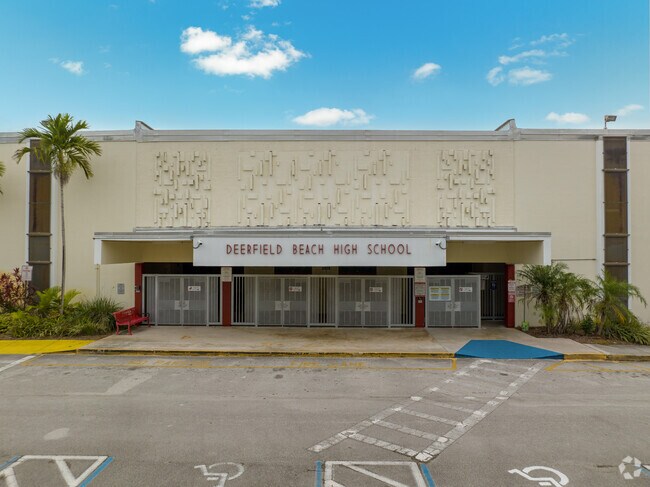 Front entrance of Deerfield Beach High School.
