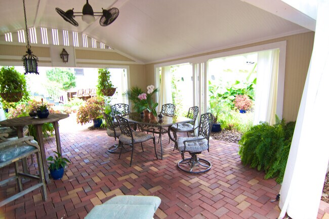 408 NE 3rd Ave unit ID1359130P, Gainesville, FL 32601 - photo 3