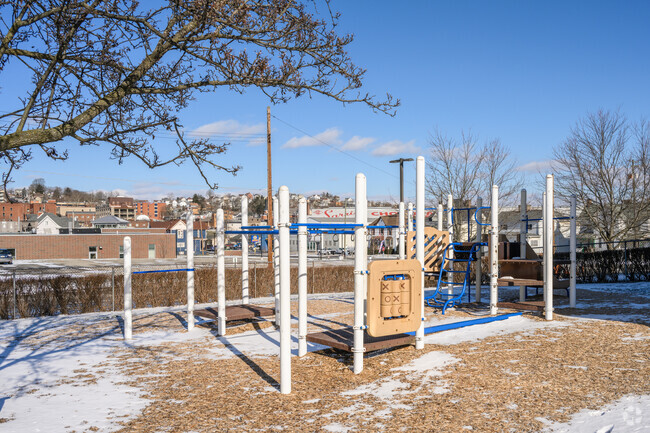 South Central Elementary School has 437 students with a student-teacher ratio of 14 to 1.