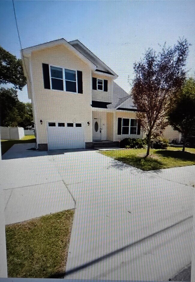 25 Mohawk Dr, Portsmouth, VA 23701