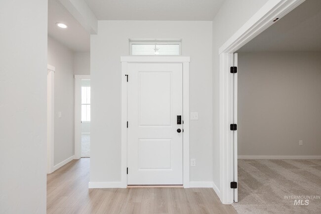 703 Strike Eagle St, Mountain Home, ID 83647 - photo 2