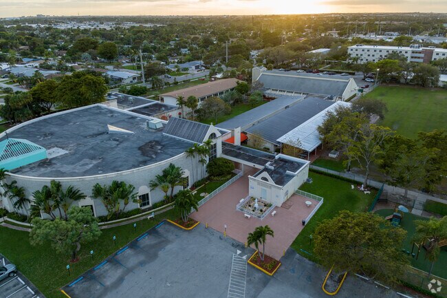 Aerial context view of the Somerset Academy Pines.
