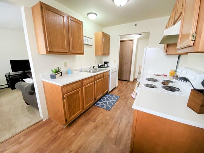 Crown Pointe Apartments, Holland, MI 49423 - photo 3