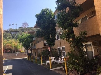 1560 Yosemite Dr, Los Angeles, CA 90041