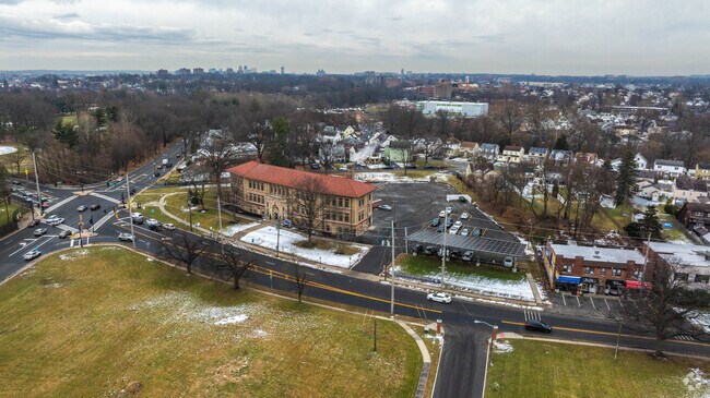 The Belleville School No. 10 earns an overall score of B with Niche.