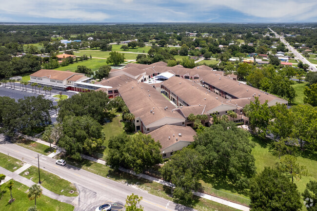 Immokalee Middle School in Immokalee has a 19:1 Student/teacher ratio.