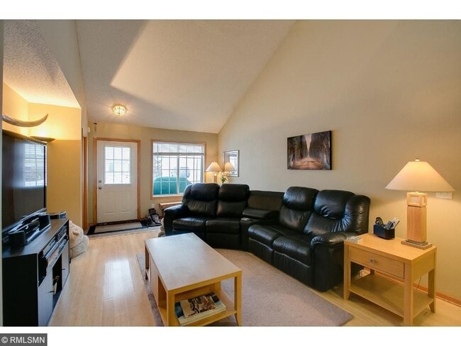 2330 Flamingo Dr, Shakopee, MN 55379 - photo 4