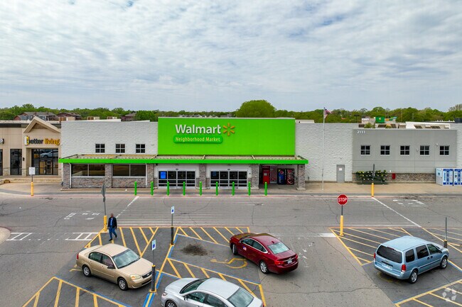 Walmart is conveniently located in the Benjamin Hills-Pleasant Valley neighborhood.