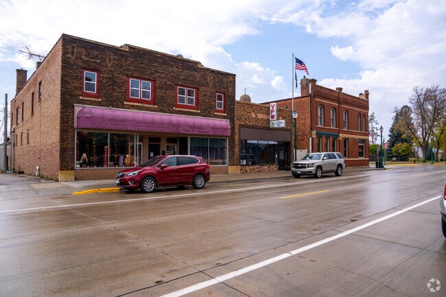 Downtown Le Center offers plenty of shopping and dinning.