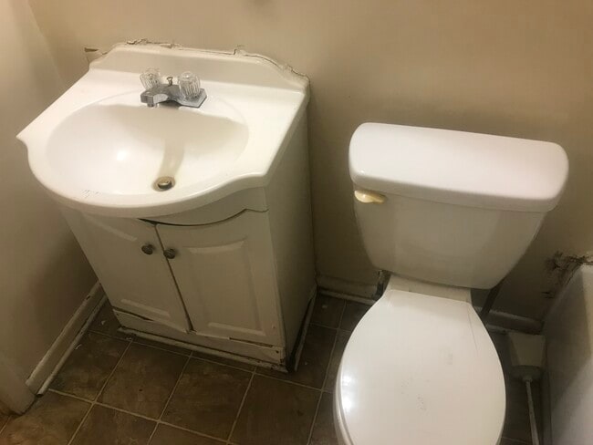 208 Wayne Ave, Goldsboro, NC 27530 - photo 7