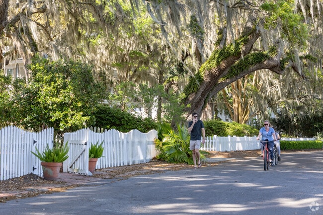 White picket fences line the streets of Isle of Hope.
