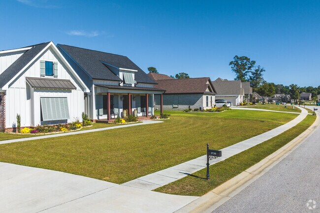Some homes in Outer Saraland are newer Craftsman builds.