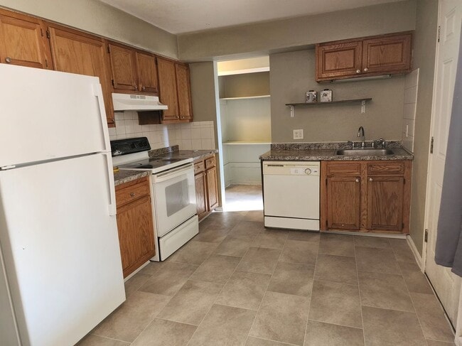 721 Fraser St, Aurora, CO 80011 - photo 3